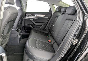 Подержанный автомобиль Audi A6 Sedan 2021 года (12 фото)