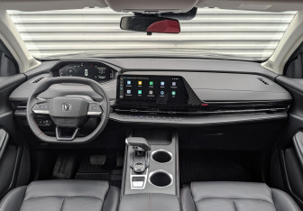 Подержанный автомобиль Changan UNI-S 2024 года (14 фото)