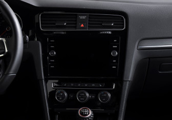 Подержанный автомобиль Volkswagen Golf GTI Hatchback 2019 года (14 фото)