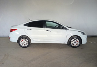 Подержанный автомобиль Hyundai Solaris Sedan 2014 года (8 фото)