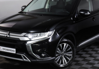 Подержанный автомобиль Mitsubishi Outlander 2018 года (25 фото)