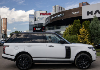 Подержанный автомобиль Land Rover Range Rover 2013 года (3 фото)