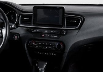Подержанный автомобиль Kia Ceed Wagon 2019 года (13 фото)