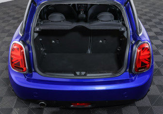 Подержанный автомобиль MINI Hatch 2018 года (10 фото)