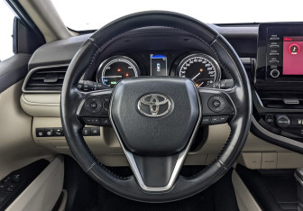 Подержанный автомобиль Toyota Camry Sedan 2022 года (22 фото)