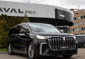 Подержанный автомобиль Voyah Dream 2023 года (2 фото)