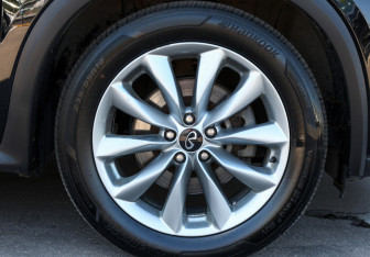 Подержанный автомобиль Infiniti QX50 2021 года (25 фото)
