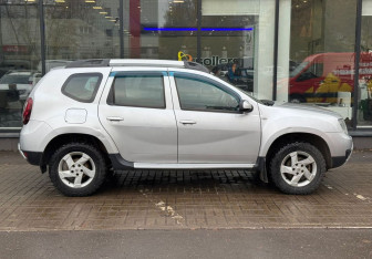 Подержанный автомобиль Renault Duster 2017 года (4 фото)