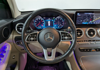 Подержанный автомобиль Mercedes-Benz GLC Coupe 2021 года (30 фото)