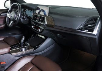 Подержанный автомобиль BMW X3 2018 года (10 фото)