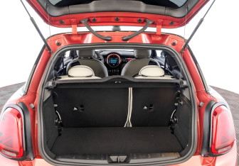 Подержанный автомобиль MINI Hatch 2020 года (10 фото)