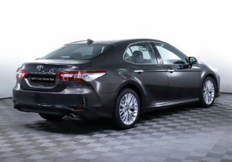 Подержанный автомобиль Toyota Camry Sedan 2019 года (5 фото)