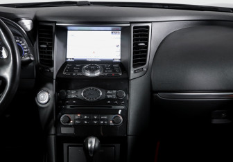 Подержанный автомобиль Infiniti QX70 2017 года (13 фото)