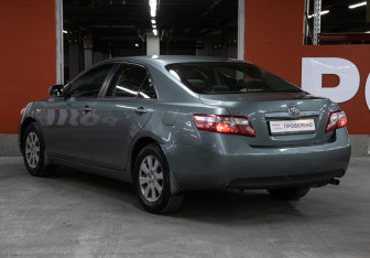 Подержанный автомобиль Toyota Camry Sedan 2006 года (7 фото)