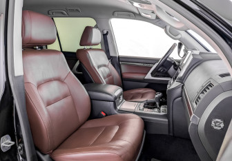 Подержанный автомобиль Toyota Land Cruiser Suv 2016 года (24 фото)