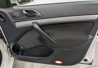 Подержанный автомобиль Skoda Octavia Liftback 2013 года (17 фото)