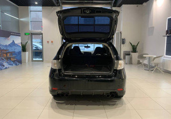 Подержанный автомобиль Subaru Impreza Hatchback 2007 года (6 фото)