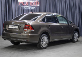 Подержанный автомобиль Volkswagen Polo Sedan 2015 года (5 фото)