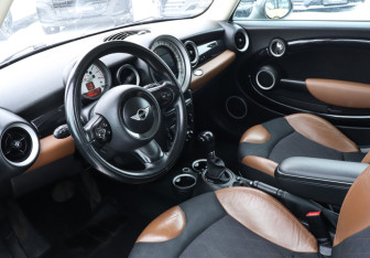 Подержанный автомобиль MINI Hatch 2010 года (13 фото)