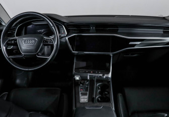 Подержанный автомобиль Audi A7 2018 года (12 фото)