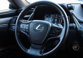 Подержанный автомобиль Lexus ES 2021 года (11 фото)