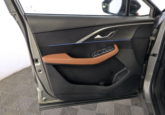 Подержанный автомобиль Omoda C5 2023 года (19 фото)