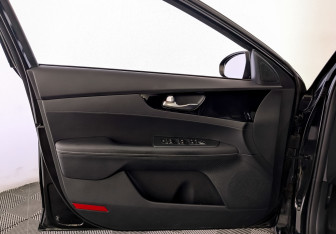 Подержанный автомобиль Kia Cerato Sedan 2021 года (19 фото)