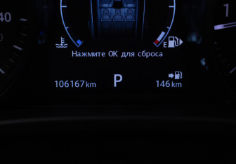 Подержанный автомобиль Jaguar F-Pace 2017 года (12 фото)