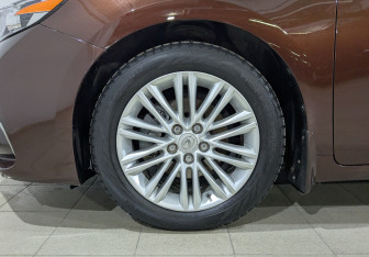 Подержанный автомобиль Lexus ES 2018 года (12 фото)