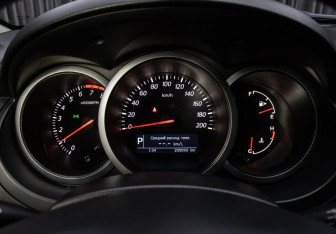 Подержанный автомобиль Suzuki Grand Vitara 2011 года (13 фото)