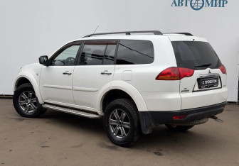 Подержанный автомобиль Mitsubishi Pajero Sport 2012 года (7 фото)