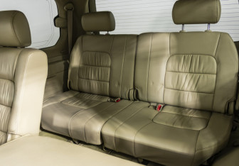 Подержанный автомобиль Lexus LX 2004 года (16 фото)
