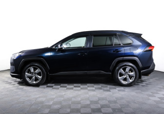 Подержанный автомобиль Toyota RAV4 2019 года (8 фото)