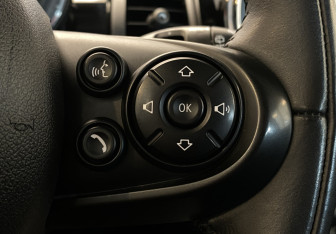 Подержанный автомобиль MINI Hatch 2019 года (16 фото)