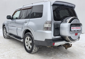 Подержанный автомобиль Mitsubishi Pajero 2008 года (7 фото)
