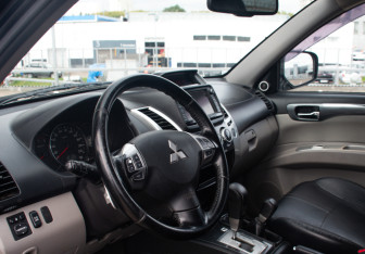 Подержанный автомобиль Mitsubishi Pajero Sport 2014 года (9 фото)