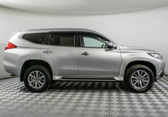 Подержанный автомобиль Mitsubishi Pajero Sport 2017 года (4 фото)
