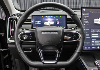 Подержанный автомобиль Jaecoo J7 2023 года (17 фото)