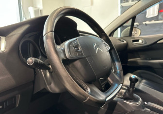 Подержанный автомобиль Citroen C4 Hatchback 2012 года (12 фото)