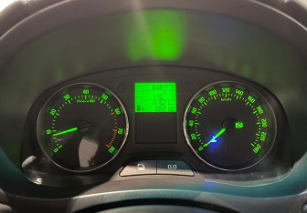 Подержанный автомобиль Skoda Fabia Hatchback 2012 года (15 фото)