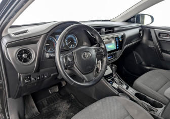 Подержанный автомобиль Toyota Corolla Sedan 2018 года (16 фото)