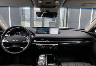 Подержанный автомобиль Genesis G80 2021 года (14 фото)