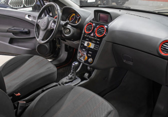 Подержанный автомобиль Opel Corsa 2011 года (11 фото)