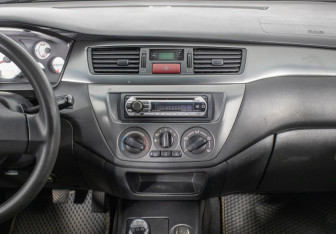 Подержанный автомобиль Mitsubishi Lancer Sedan 2007 года (14 фото)