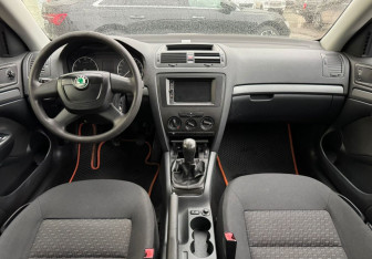 Подержанный автомобиль Skoda Octavia Liftback 2011 года (9 фото)