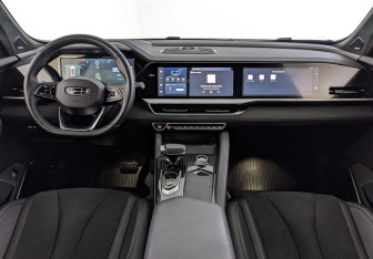 Подержанный автомобиль Geely Monjaro 2025 года (14 фото)