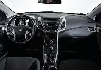 Подержанный автомобиль Hyundai Elantra Sedan 2015 года (10 фото)