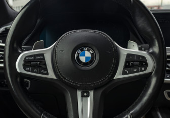 Подержанный автомобиль BMW X7 2021 года (13 фото)