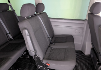 Подержанный автомобиль Volkswagen Caravelle 2022 года (12 фото)