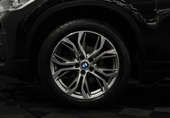 Подержанный автомобиль BMW X1 2017 года (7 фото)